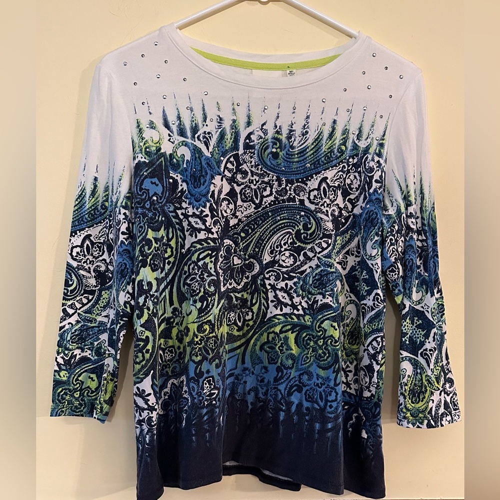 RAFAELLA WEEKEND size small petite, white with blue paisley print, pull on top.